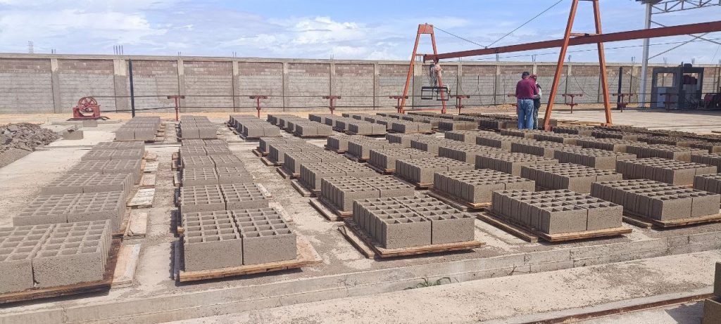 Ingeniería, procura, construcción y arranque de planta, Vibrobloquera T-10000