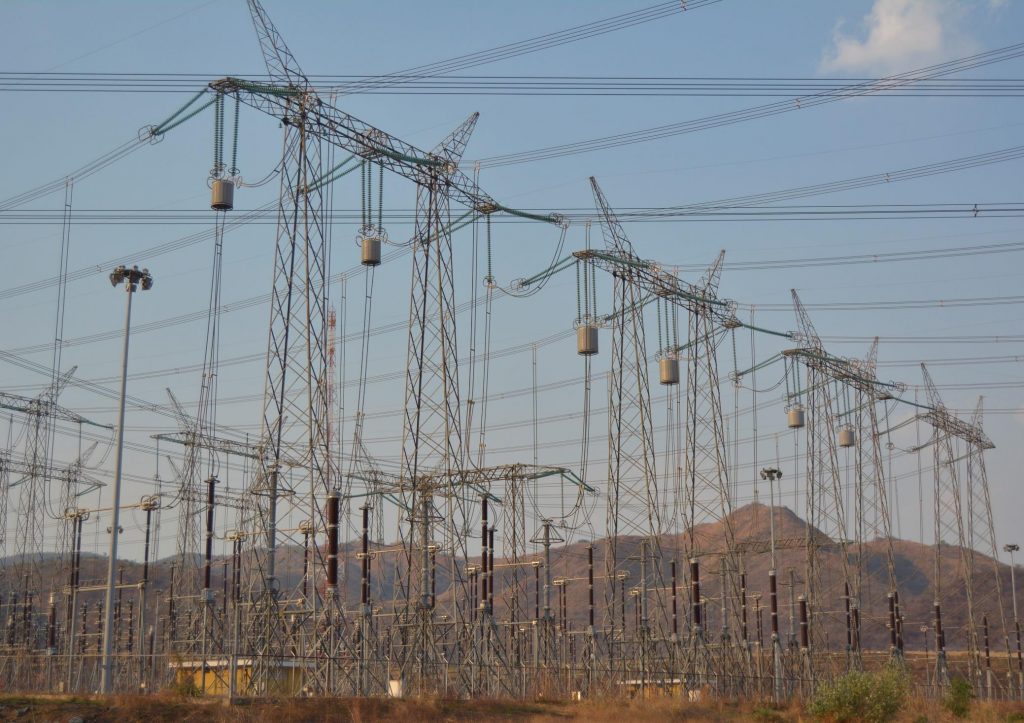 Diagnóstico de falla y mantenimiento mayor de los generadores, para los servicios auxiliares de 1000 kVA y 300 kVA.